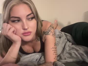 couple Lovely Sex Cam Girls Love To Fuck with kellysnowxo